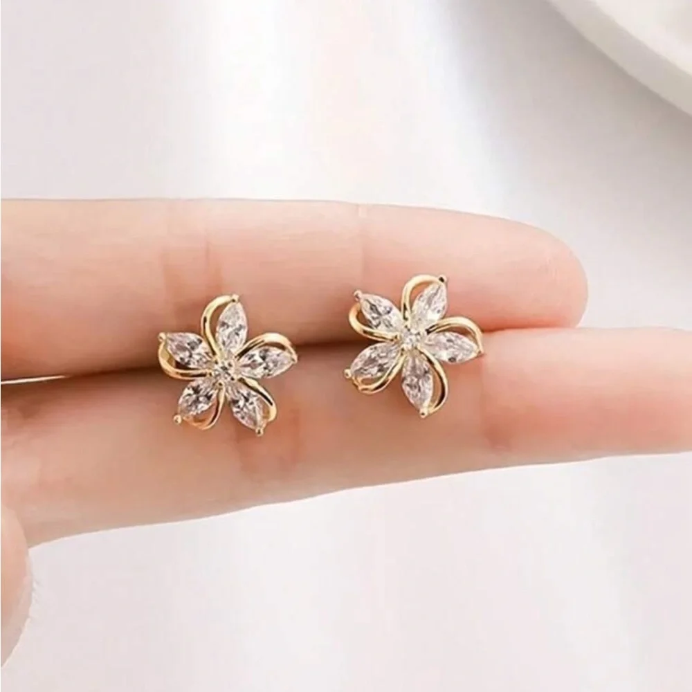 Elegant Silver Flower Stud Earrings